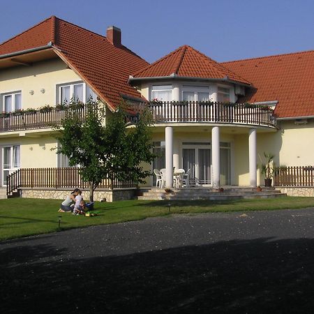 Szaloky Apartmanhaz Gyenesdias Exterior photo
