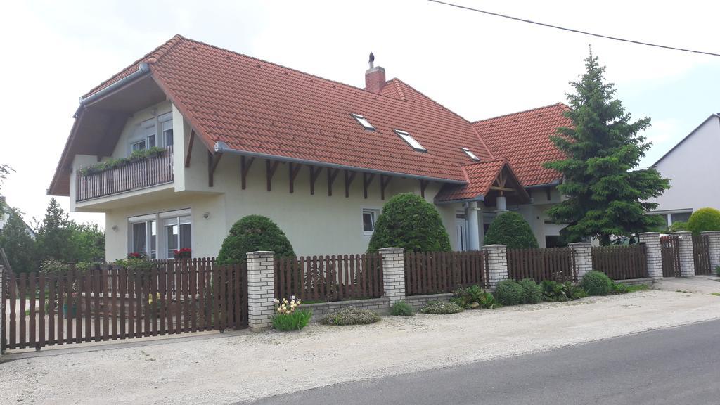 Szaloky Apartmanhaz Gyenesdias Exterior photo
