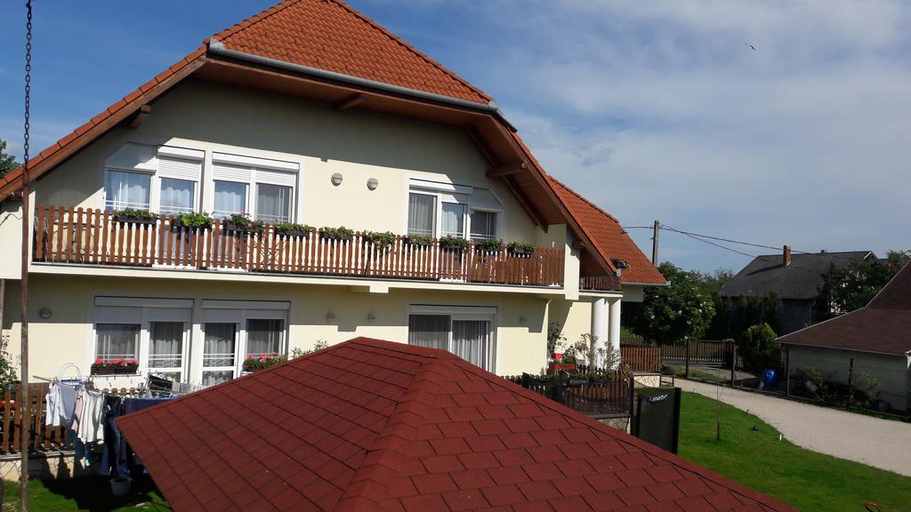 Szaloky Apartmanhaz Gyenesdias Exterior photo